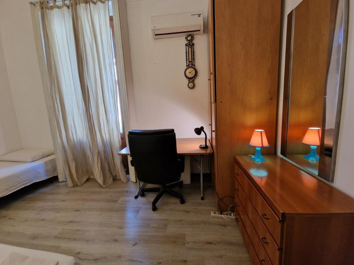 Private Room In A Quiet Apartment In The City Center 밀라노 외부 사진