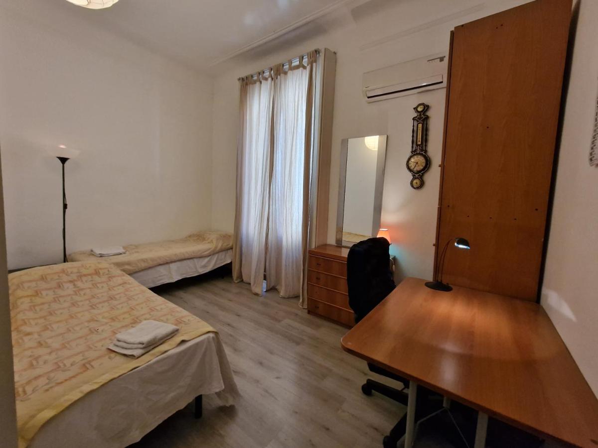 Private Room In A Quiet Apartment In The City Center 밀라노 외부 사진
